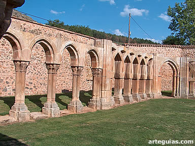 Una nueva imagen del mismo claustro