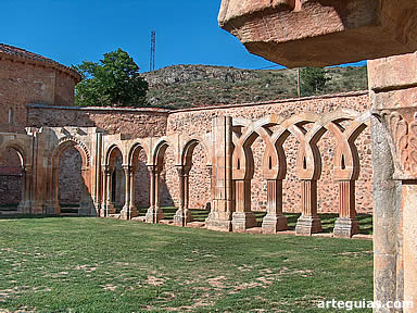Atardecer de invierno en el claustro