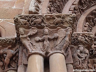 Foto de un magnífico capitel con escenas del Génesis