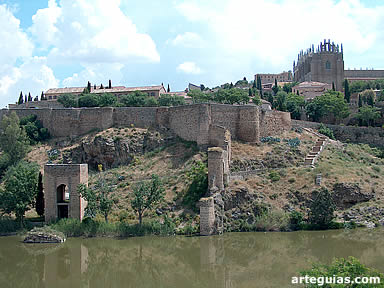 El r&iacute;o Tajo con el Monasterio de San Juan de los Reyes al fondo