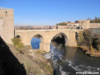 Puente de San Mart&iacute;n sobre el Tajo