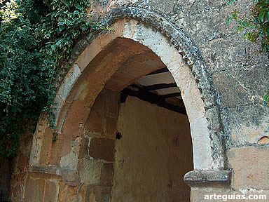Una de las puertas fue luego empleada como boca del tunel practicado