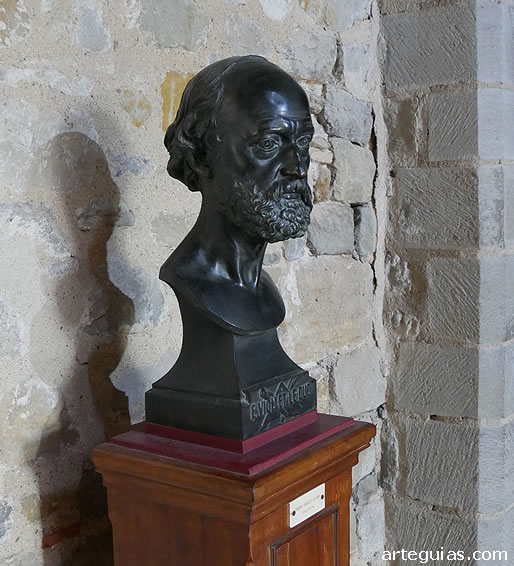 Busto de Viollet-le-Duc en el castillo de Carcasona