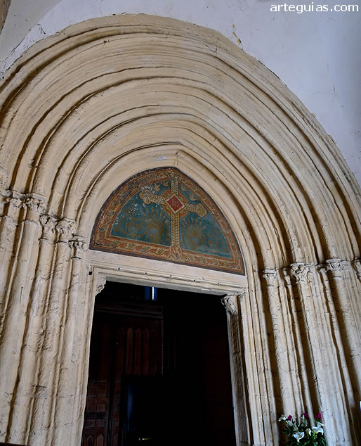 Portada g&oacute;tica original de la iglesia