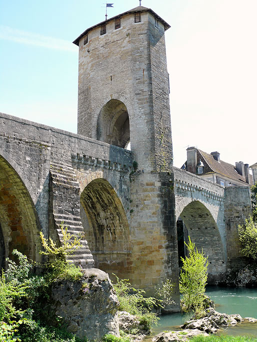El Puente Viejo sobre el r&iacute;o Gave de Pau