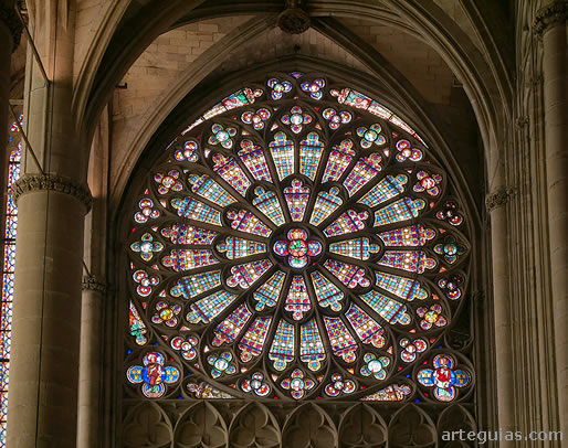 Roset&oacute;n g&oacute;tico de la iglesia de San Nazario