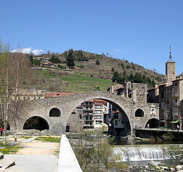 Imagen de Camprodon, con el Puente Nuevo
