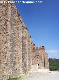 Muro sur de la iglesia de Nuestra Se&ntilde;ora del Mayor Dolor, Aracena. Huelva