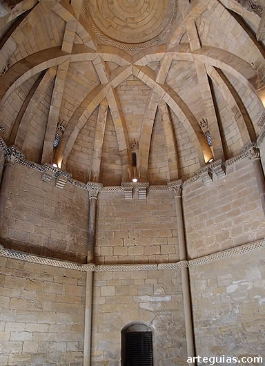 Alzado del prisma octogonal de la iglesia con el abovedamiento supeior: una imagen imborrable