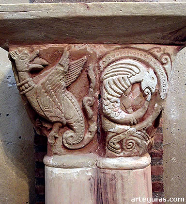 Columna con doble capitel