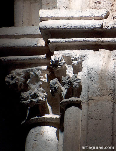 Capiteles con crochets