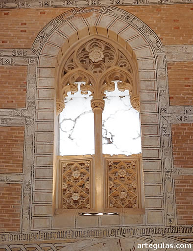 Otro de los ventanales de la iglesia