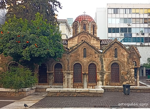 Vista desde el oeste del exon&aacute;rtex de la iglesia bizantina