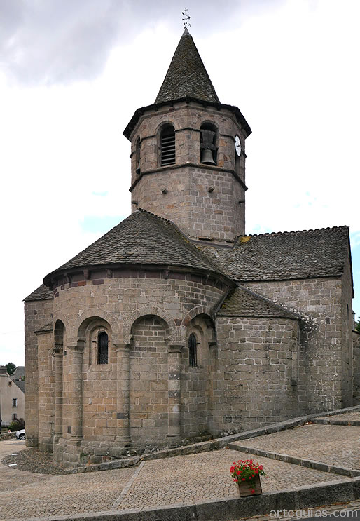 Escalado de vol&uacute;menes con el campanrio sobre el crucero