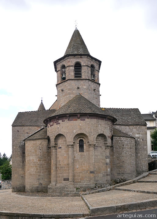 Iglesia de Nasbinals desde el este
