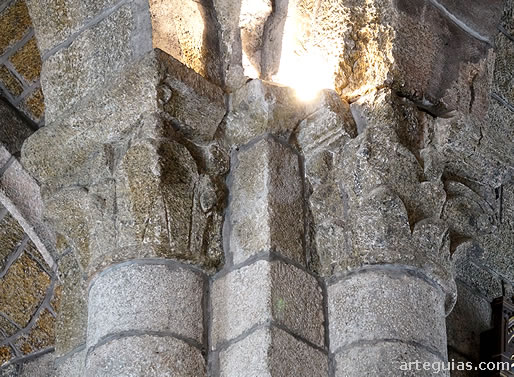 Columnas rom&aacute;nicas interiores