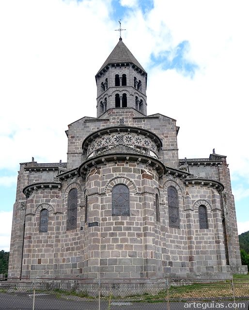 Gu&iacute;a de la iglesia de Saint-Nectaire, Auvernia, Francia
