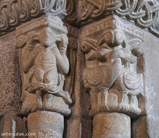 Dos capiteles del arco triunfal