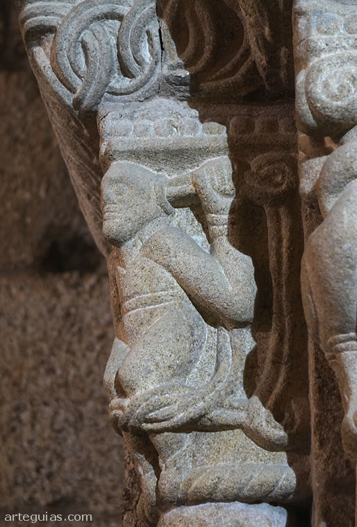 Capitel del arco triunfal