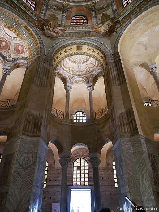 Doble piso con arquer&iacute;as