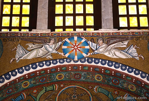 Mosaico de dos &aacute;ngeles sostenendo una rueda solar cristol&oacute;gica