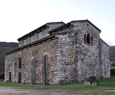 Iglesia de San Pedro de Nora, Asturias: fachada occidental