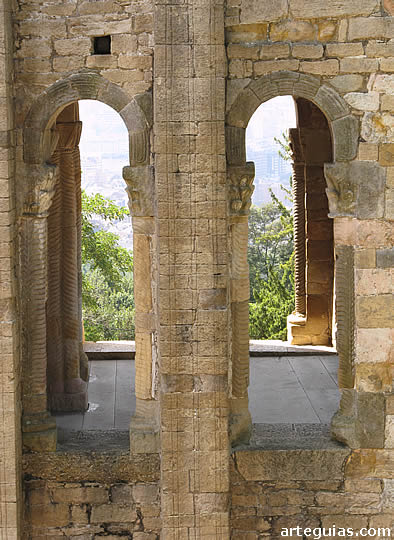Contrafuertes y columnas del interior
