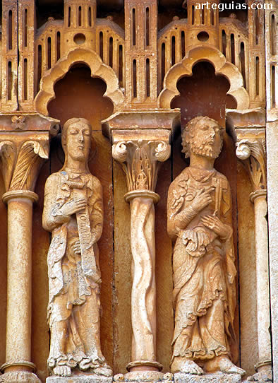 Dos de los ap&oacute;stoles de la iglesia de Moarves de Ojeda: San Juan y San Pedro