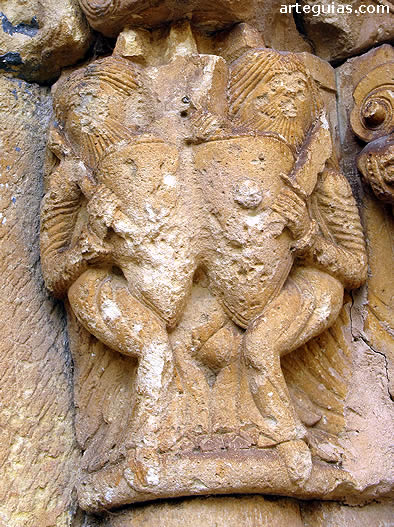 Capitel con guerreros