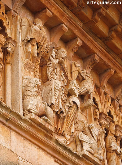 Friso con el Maiestas Domini y el Tetramorfos