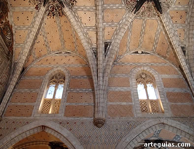 Ventanales en la nave de la iglesia