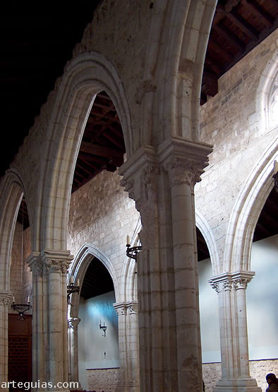 Interior de las naves de la iglesia de San Felipe de Brihuega