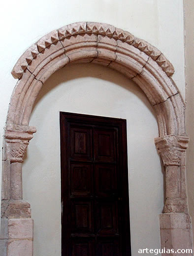 Puerta transformada del muro septentrional