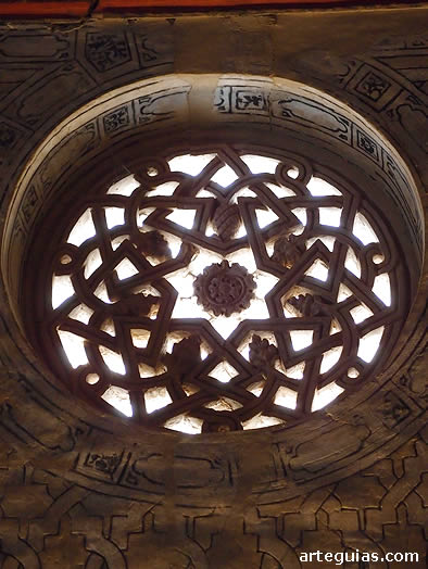 Roset&oacute;n de la fachada principal