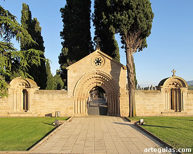 Iglesia del Hospital de San Juan de Acre de Navarrete: restos conservados en el cementerio