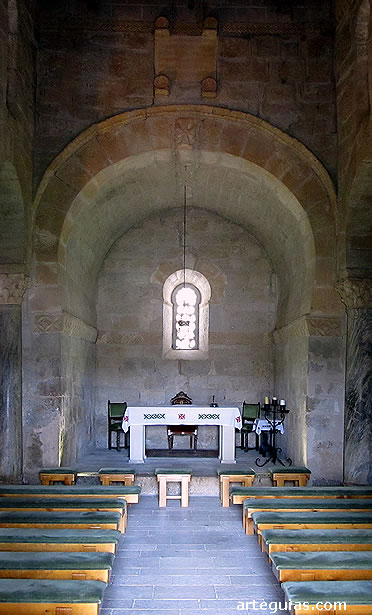 &Aacute;bside central con el arco triunfal de ligera herradura