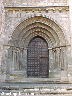 La sobria portada meridional