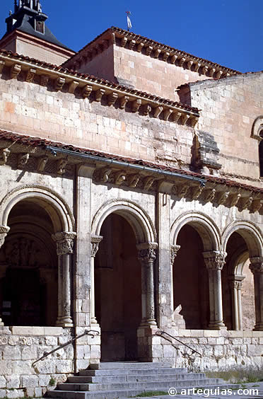 Detalle de los vol&uacute;menes de la iglesia de San Mill&aacute;n desde el sur