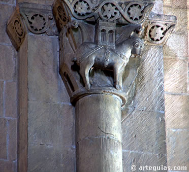 Elefante con castillete en el lomo