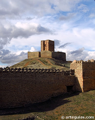 Torre de Arag&oacute;n desde el castillo 