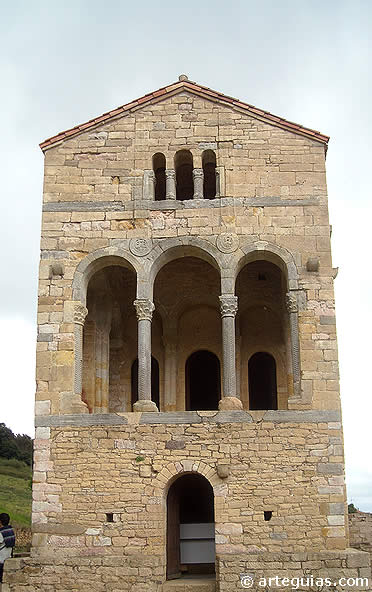 Desde los belvederes de Santa Mar&iacute;a del Naranco el rey se presentaba ante su ej&eacute;rcito
