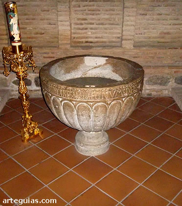 Pila bautismal de Santiago del Arrabal