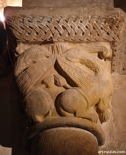 Capitel rom&aacute;nico del arco triunfal