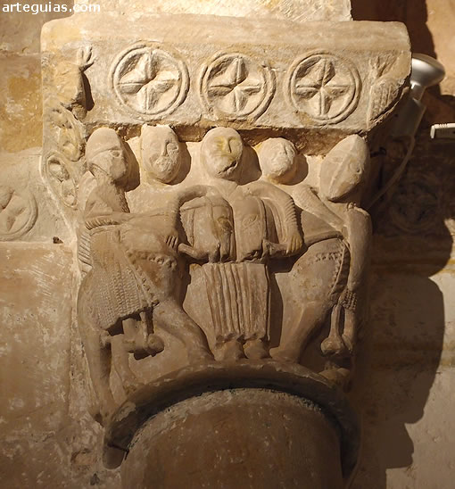 Capitel del arco triunfal de la inglesia de Villacantid
