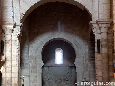 Cabecera y primer tramo de la nave central