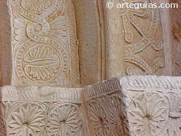 Detalle de la portada de Almenara de Tormes