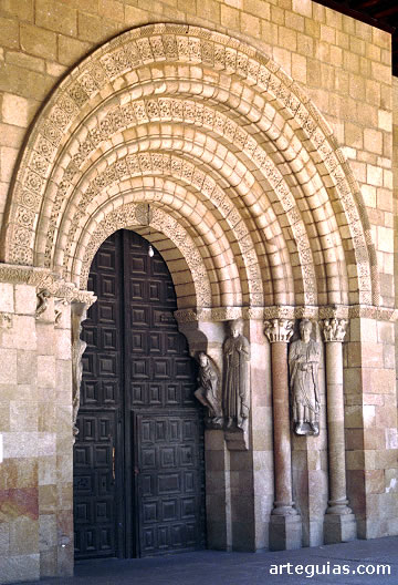 Puerta sur de San Vicente de &Aacute;vila