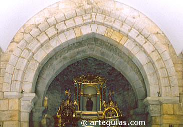 Cabecera de la iglesia de Santiago de Bembrive. Concello de Vigo