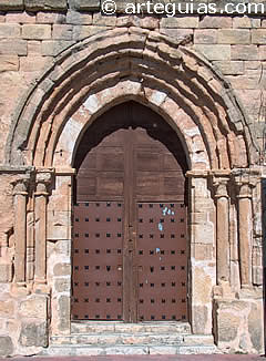 Puerta rom&aacute;nica en Cervera del LLano