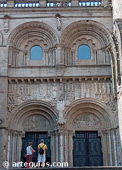 El final del Camino: Santiago (Puerta de las Plater&iacute;as de la catedral)